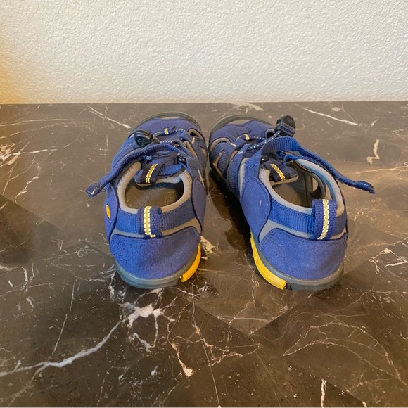 Keen Navy  Closed Toe Water Resistant Sandals size 1 - Picture 3 of 6